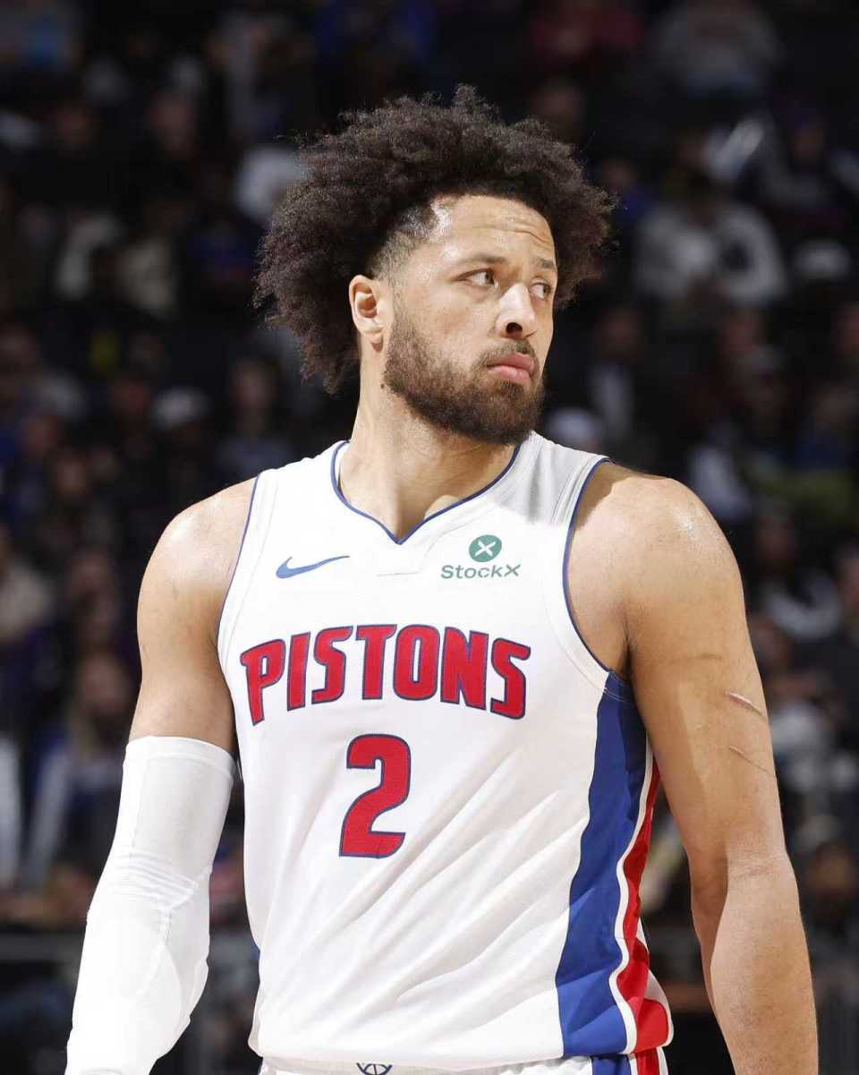 开云体育高赔率-巩固东部第一！布克伤停活塞16分逆转太阳 狄龙6犯阿伦33分