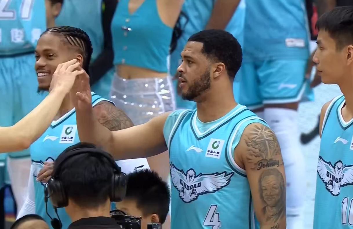 随着上海40分狂胜广东，山东8连胜，CBA最新积分榜出炉：广厦领跑