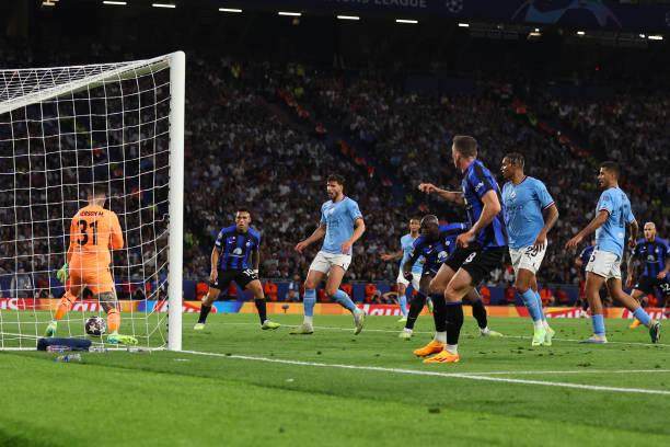 云开体育app下载-“杵桩王”挡出国米黄金机会，卢卡库又成决赛绊脚石